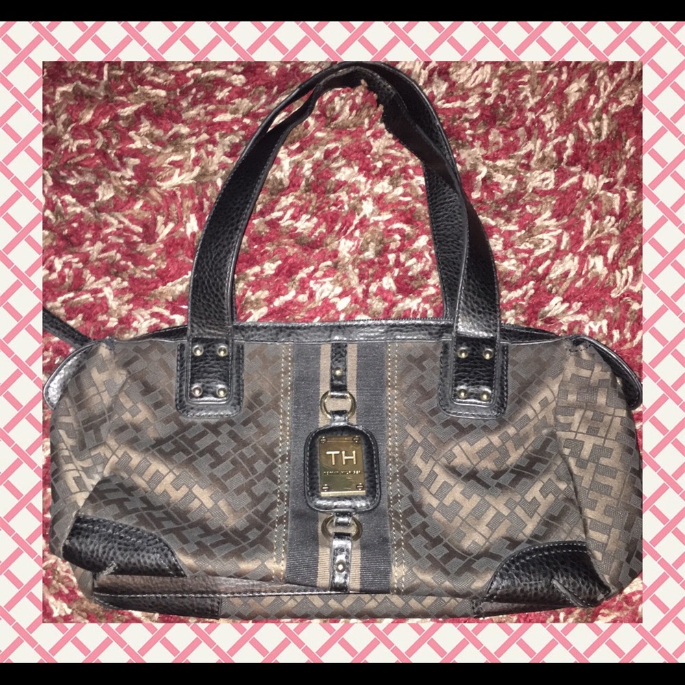 Tommy Hilfiger purse ON SALE !